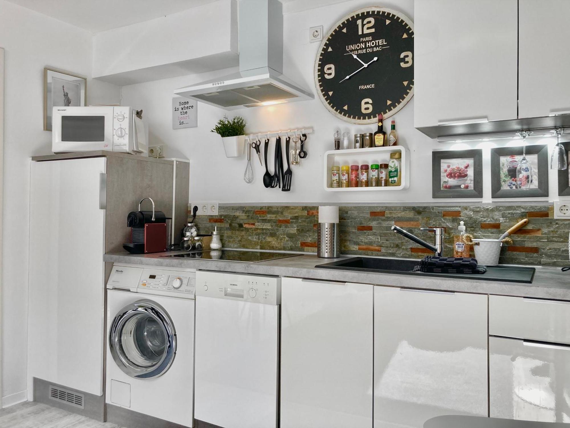 Living At Saarpartments - Adultsonly - Business & Holiday Homes With Kitchen For Long- And Short Term Stay, 3 Min To St Johanner Markt And Points Of Interest Saarbruecken Exterior photo